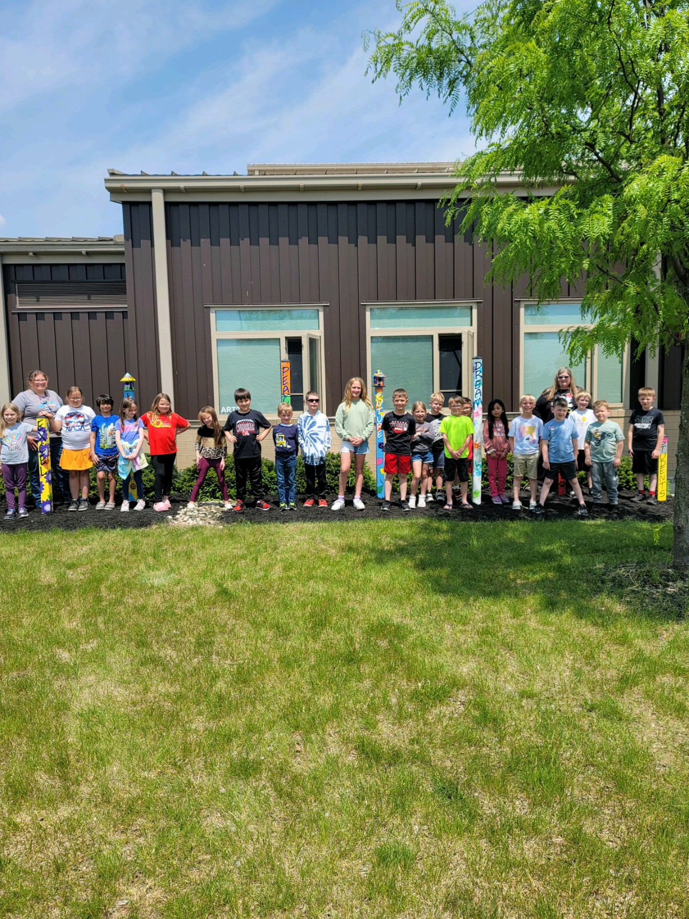 Kenton Ridge Elem KES Students Beautify School – Kenton City Schools